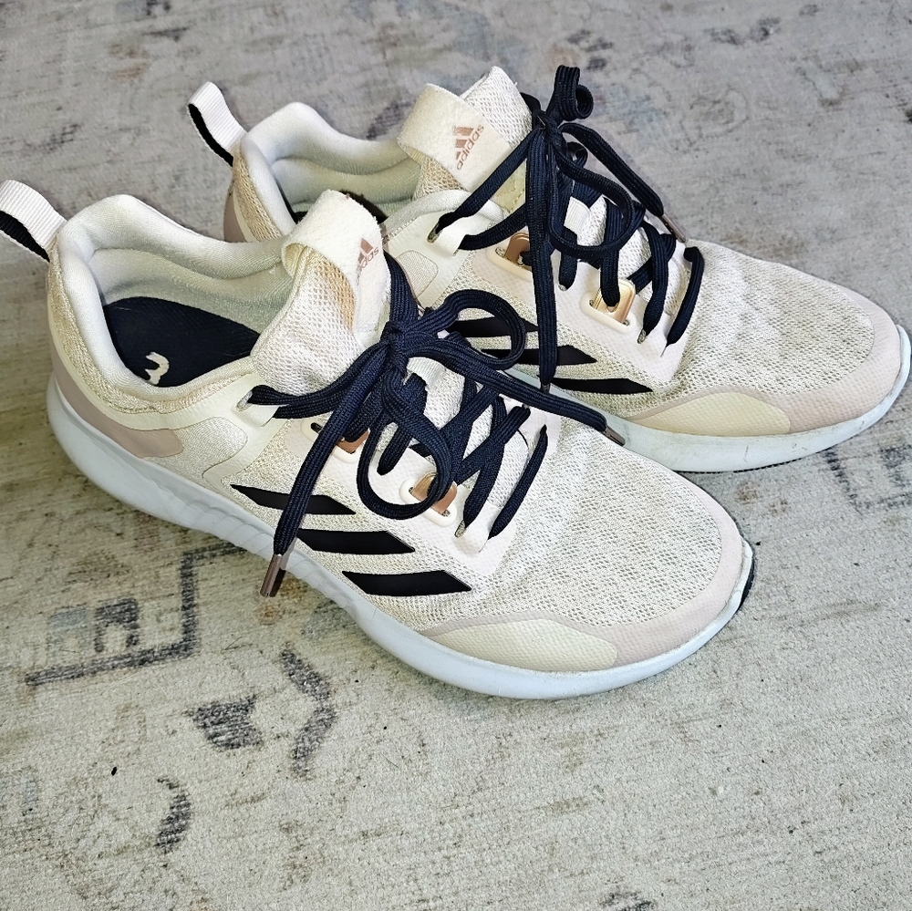 Adidas Women’s Ultrabounce (UBOUNCE) Size 9 sneakers